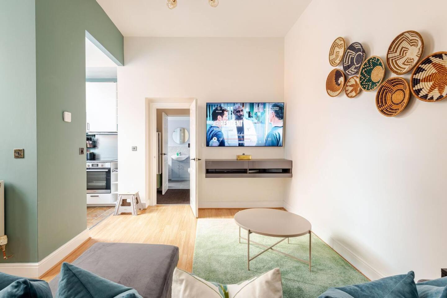 Stylish Flat In Central Location With Free Parking سويندون المظهر الخارجي الصورة
