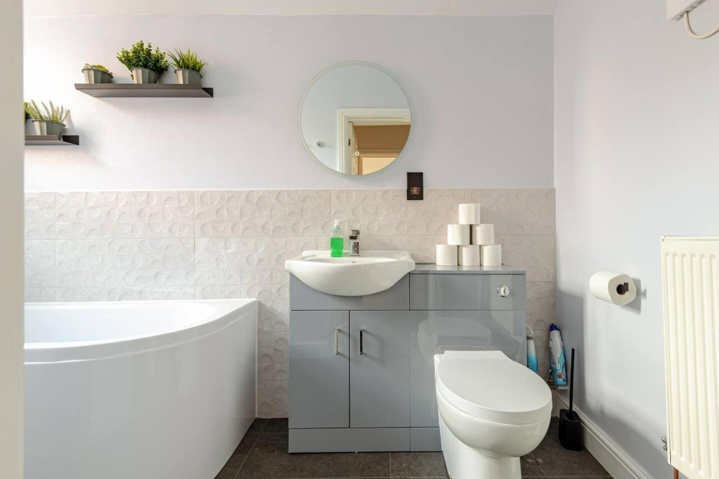 Stylish Flat In Central Location With Free Parking سويندون المظهر الخارجي الصورة