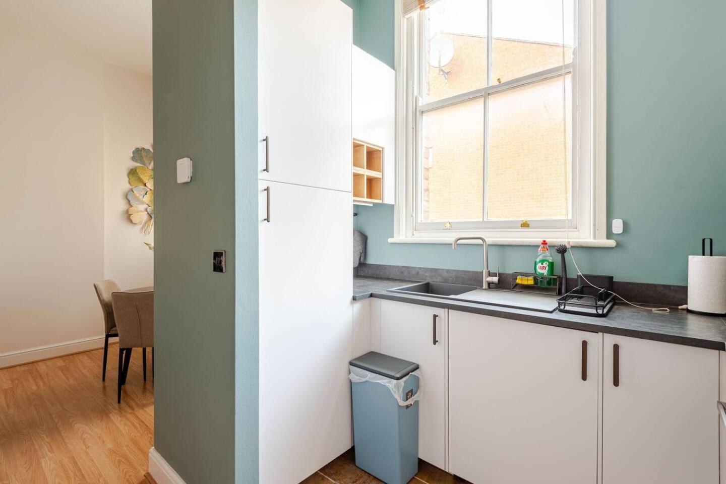 Stylish Flat In Central Location With Free Parking سويندون المظهر الخارجي الصورة