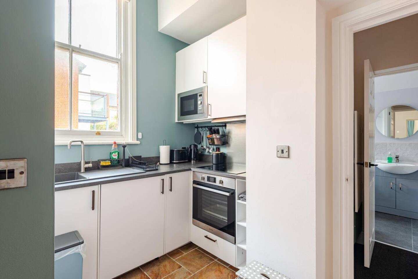 Stylish Flat In Central Location With Free Parking سويندون المظهر الخارجي الصورة