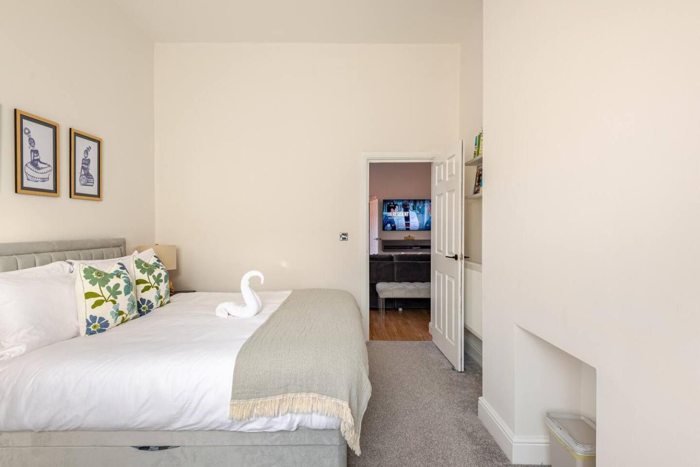 Stylish Flat In Central Location With Free Parking سويندون المظهر الخارجي الصورة
