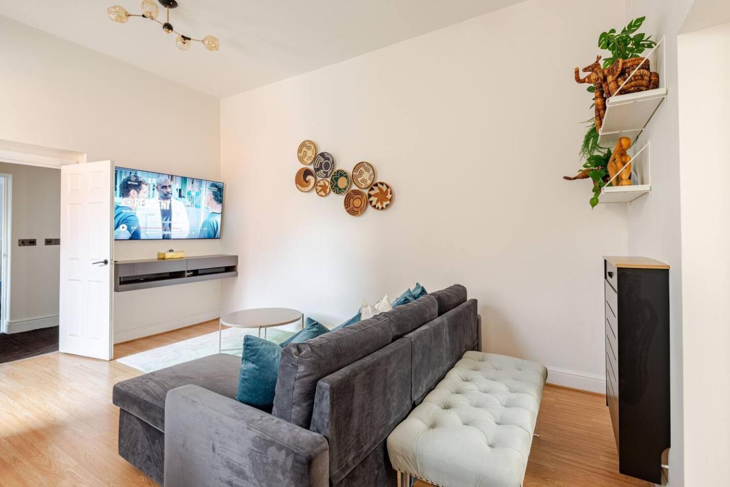 Stylish Flat In Central Location With Free Parking سويندون المظهر الخارجي الصورة