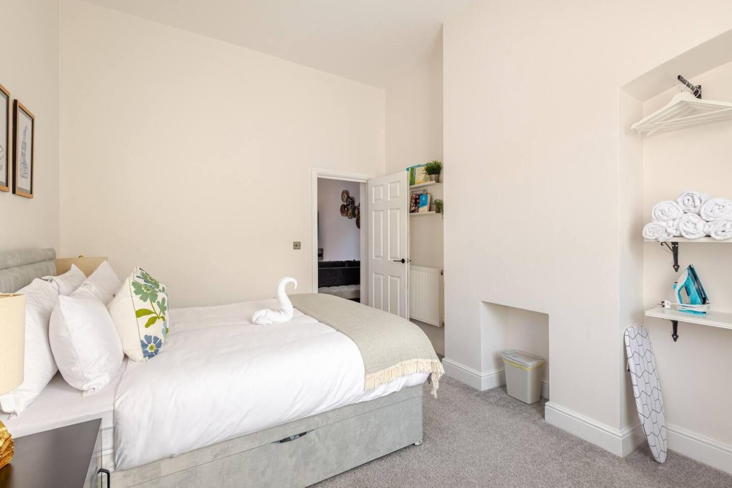 Stylish Flat In Central Location With Free Parking سويندون المظهر الخارجي الصورة